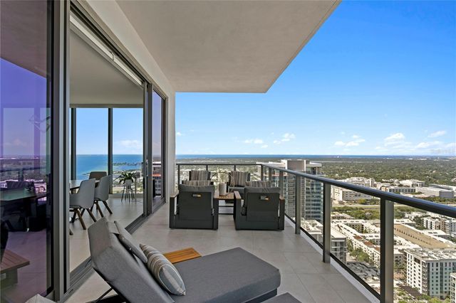 275 1ST AVENUE S 3906, St Petersburg, FL 33701
