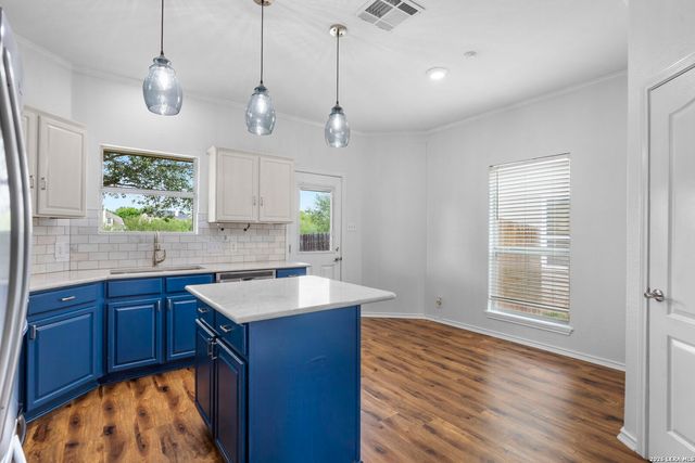 300 Rustic Trl, Cibolo, TX 78108