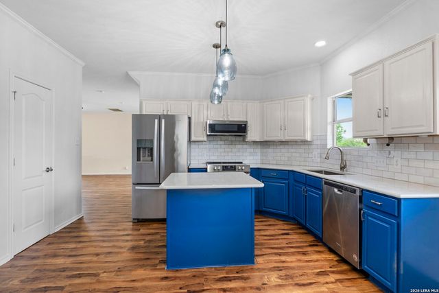 300 Rustic Trl, Cibolo, TX 78108