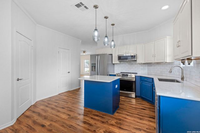 300 Rustic Trl, Cibolo, TX 78108