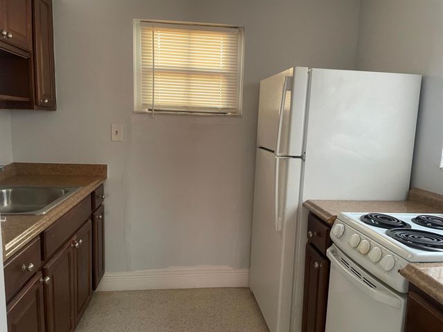 1150 W Blue Heron Blvd 4, Riviera Beach, FL 33404