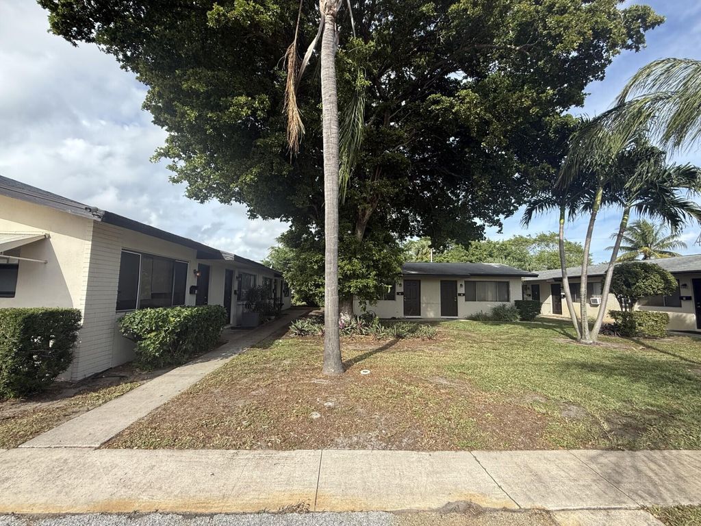 1150 W Blue Heron Blvd 4, Riviera Beach, FL 33404