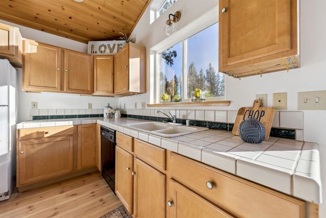 13271 Moraine Road, Truckee, CA 96161