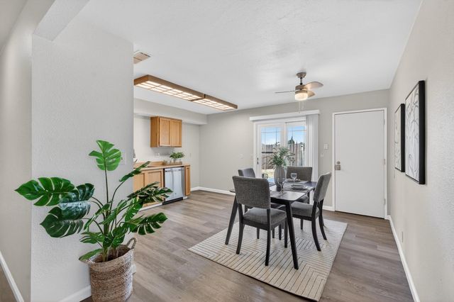 7323 CARRIAGE Dr, Citrus Heights, CA 95621