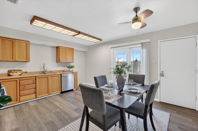 7323 CARRIAGE Dr, Citrus Heights, CA 95621