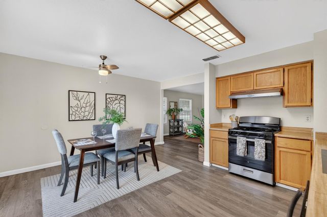 7323 CARRIAGE Dr, Citrus Heights, CA 95621