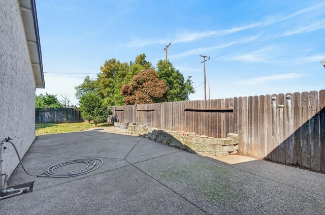 7323 CARRIAGE Dr, Citrus Heights, CA 95621