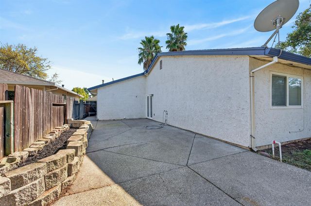 7323 CARRIAGE Dr, Citrus Heights, CA 95621