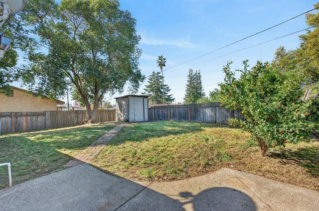 7323 CARRIAGE Dr, Citrus Heights, CA 95621