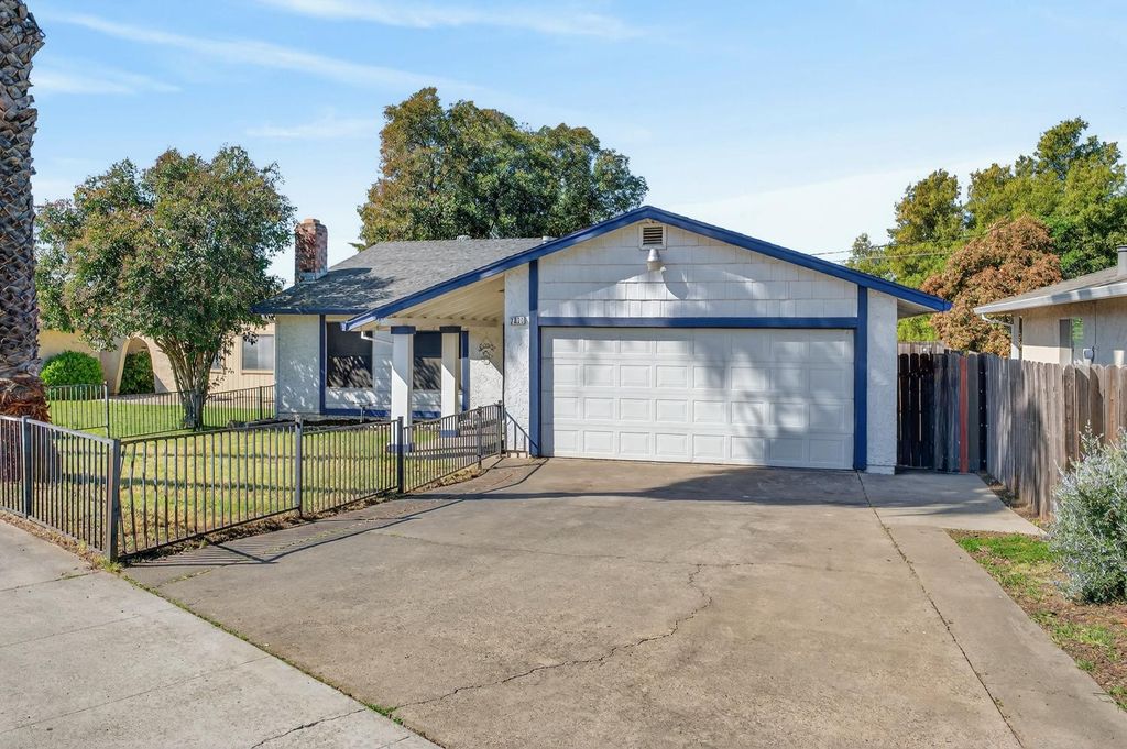 7323 CARRIAGE Dr, Citrus Heights, CA 95621