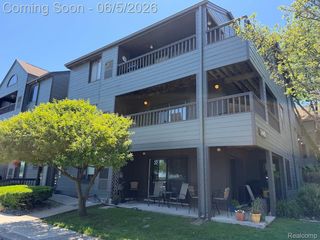2445 Riverside Drive 206, Trenton, MI 48183