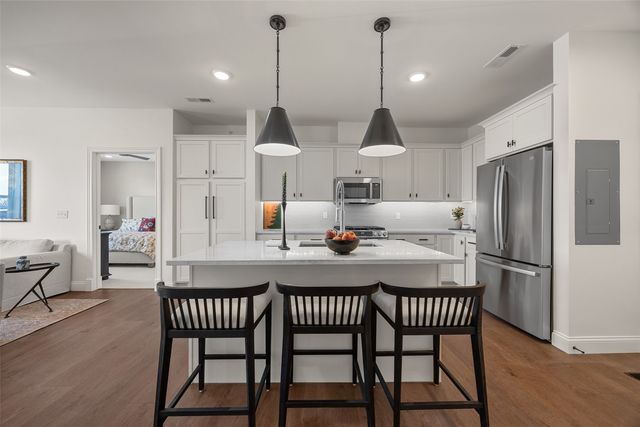 1500 Main St 202, Ely, IA 52227