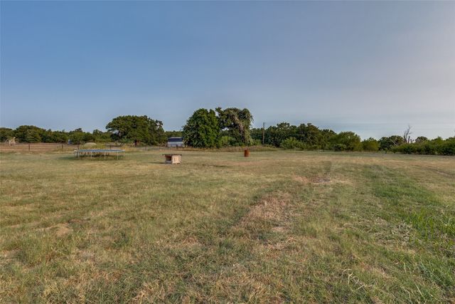 268 Deer Valley Lane, Poolville, TX 76487