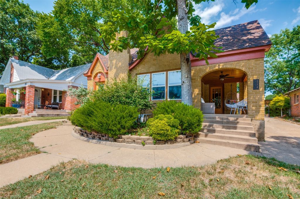 214 S Briscoe Boulevard, Dallas, TX 75211