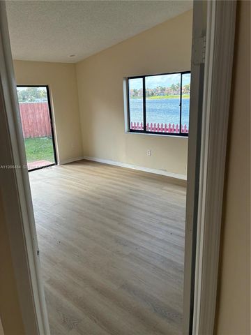 8273 NW 188th Ter, Hialeah, FL 33015