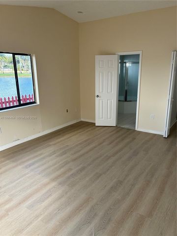 8273 NW 188th Ter, Hialeah, FL 33015