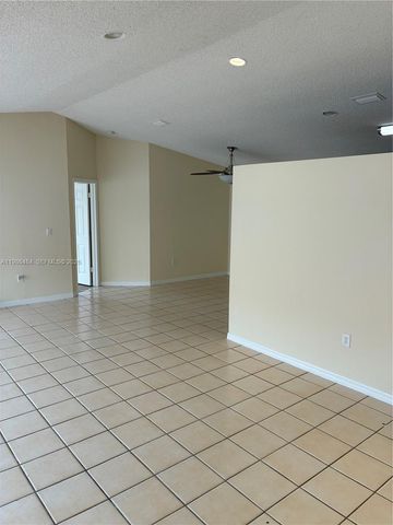 8273 NW 188th Ter, Hialeah, FL 33015