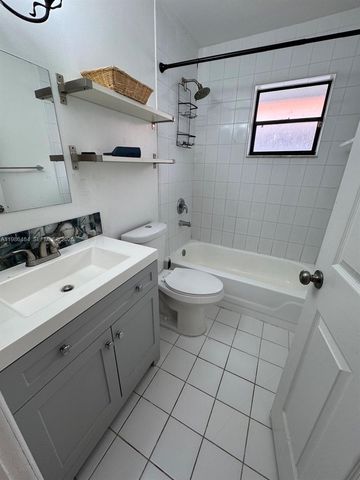 8273 NW 188th Ter, Hialeah, FL 33015