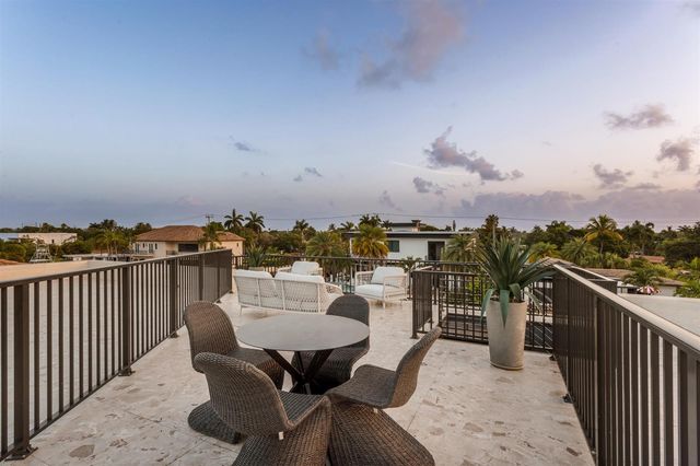 2441 NE 48th Court, Lighthouse Point, FL 33064