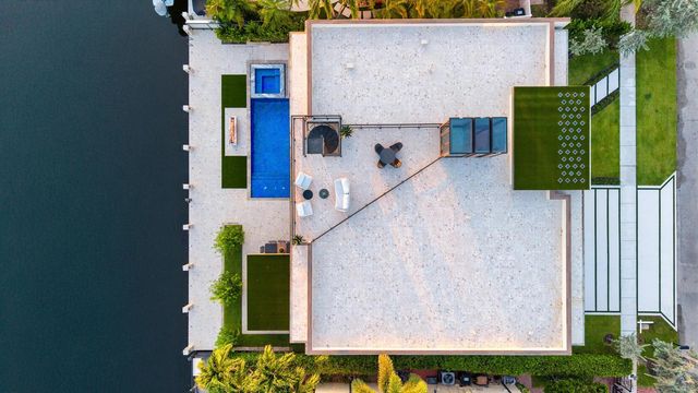 2441 NE 48th Court, Lighthouse Point, FL 33064