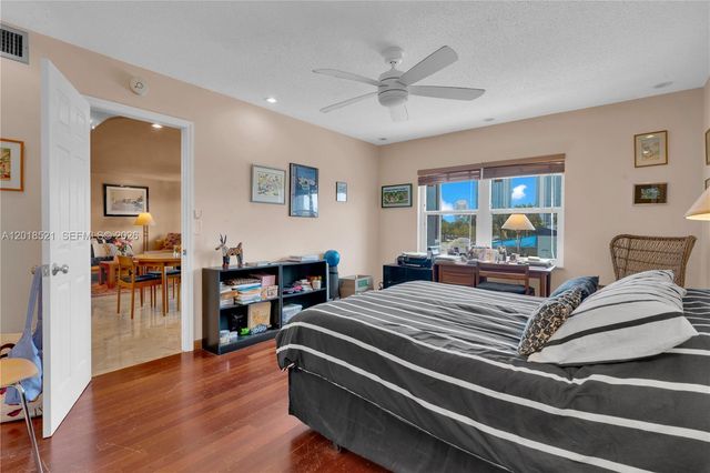 200 Diplomat Pkwy 336, Hallandale Beach, FL 33009