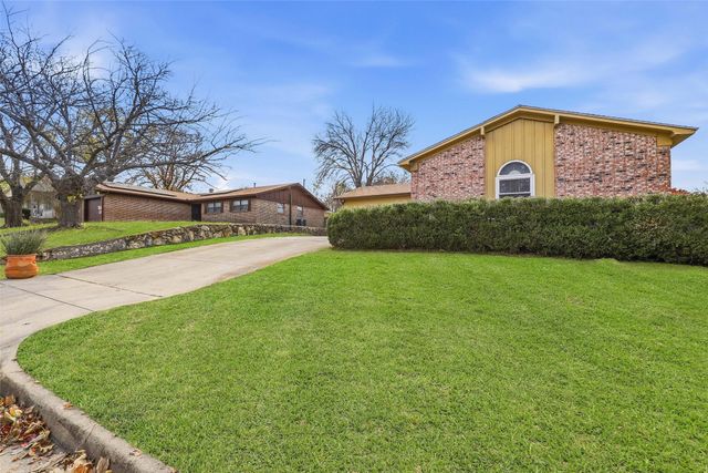 7833 Davenport Avenue, Fort Worth, TX 76116