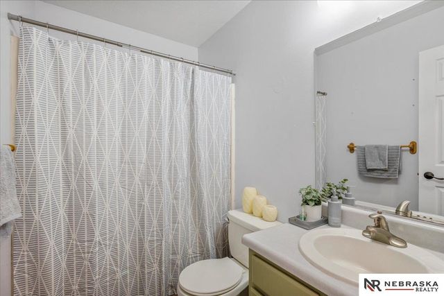 5009 NW 6th Street, Lincoln, NE 68521