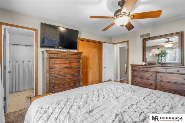 5009 NW 6th Street, Lincoln, NE 68521