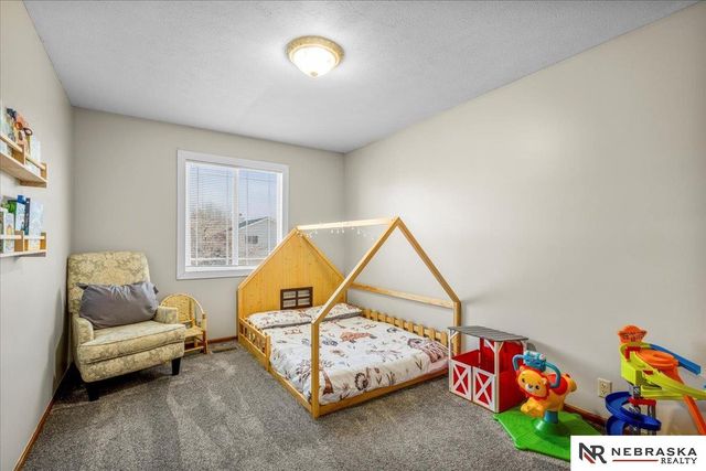 5009 NW 6th Street, Lincoln, NE 68521