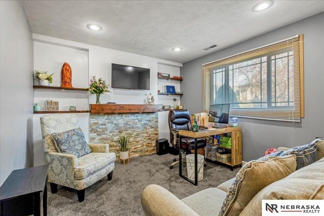 5009 NW 6th Street, Lincoln, NE 68521