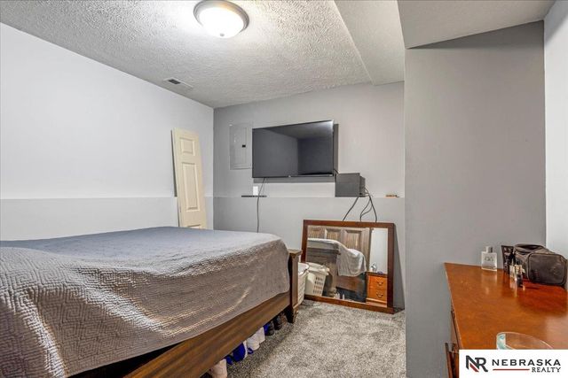 5009 NW 6th Street, Lincoln, NE 68521