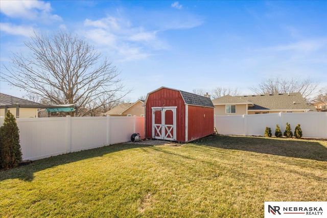 5009 NW 6th Street, Lincoln, NE 68521