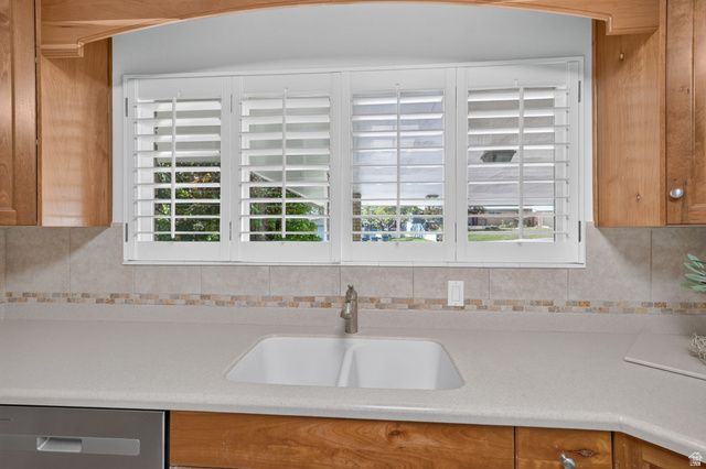 3298 CHEROKEE LN, Provo, UT 84604