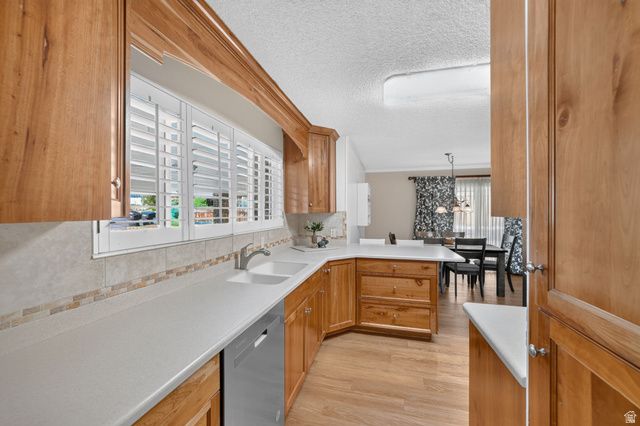 3298 CHEROKEE LN, Provo, UT 84604