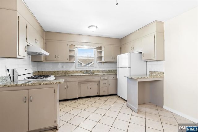 274 Greylock Parkway, Belleville, NJ 07109