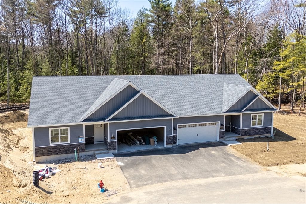 19 Nicols Way 19, Easthampton, MA 01027
