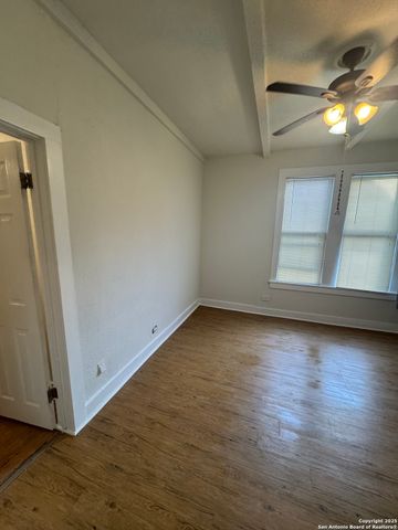 407 E Locust St Apt 6, San Antonio, TX 78212