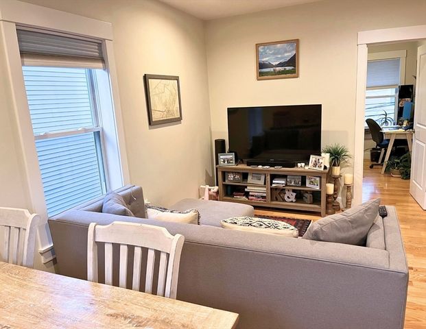 39 Montrose 2, Everett, MA 02149