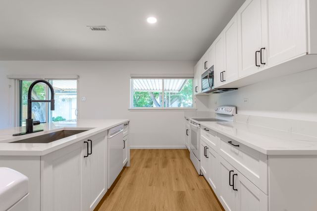 3025 Harvard Street N, Irving, TX 75062