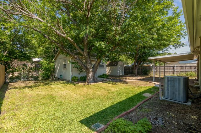 3025 Harvard Street N, Irving, TX 75062