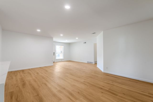 3025 Harvard Street N, Irving, TX 75062