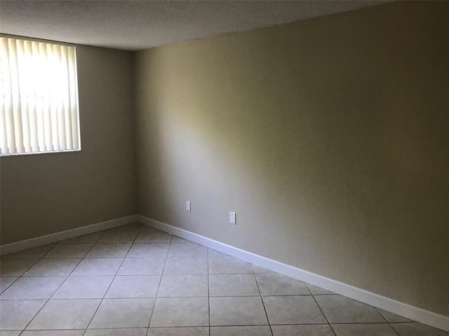 1805 Sans Souci Blvd 403, North Miami, FL 33181