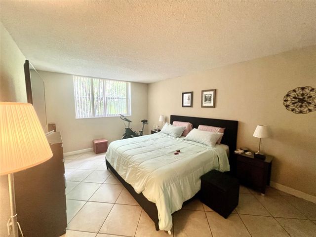 1805 Sans Souci Blvd 403, North Miami, FL 33181