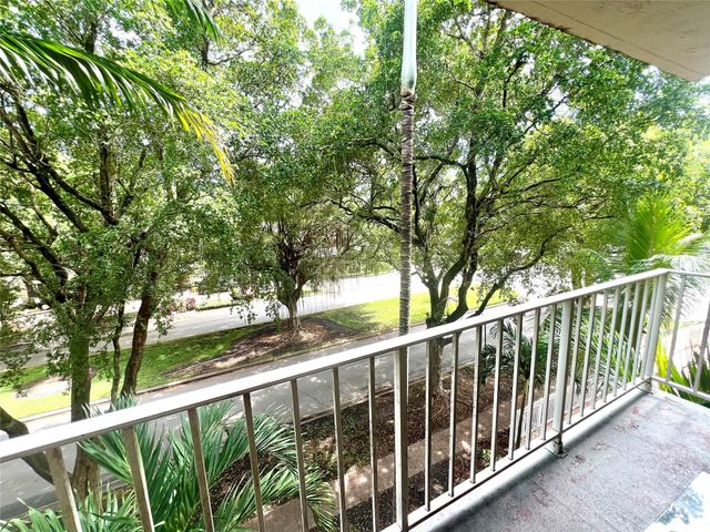 1805 Sans Souci Blvd 403, North Miami, FL 33181