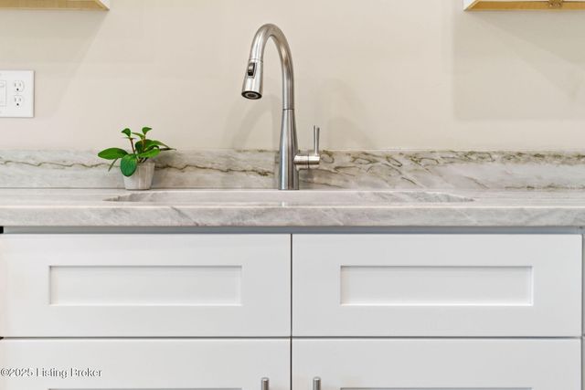 1419 Debarr St, Louisville, KY 40204