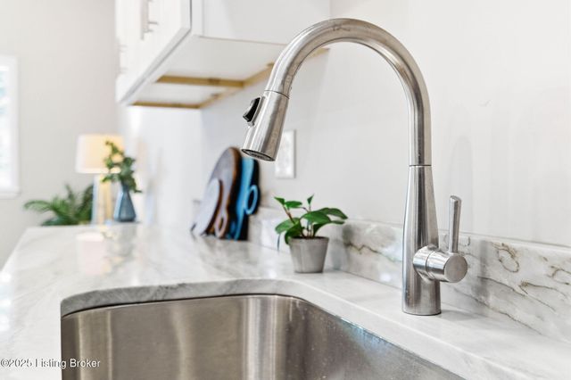 1419 Debarr St, Louisville, KY 40204