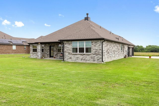 123 Cedar Elm Lane, Nevada, TX 75173