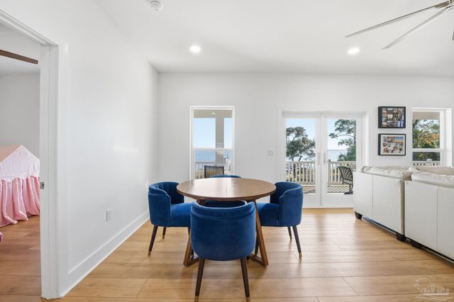 2721 Bay St, Gulf Breeze, FL 32563