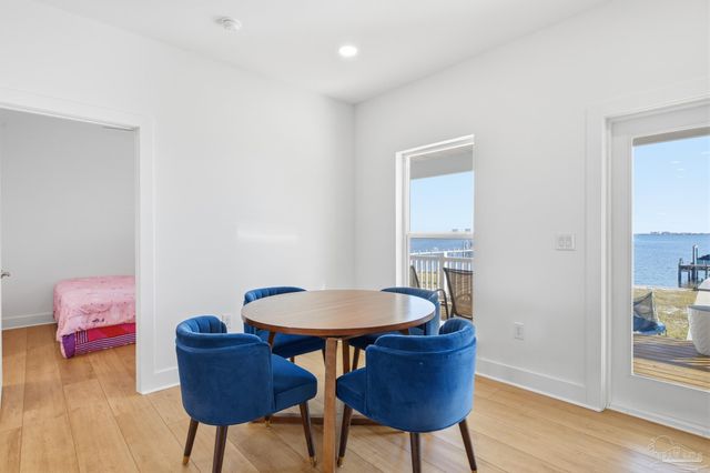 2721 Bay St, Gulf Breeze, FL 32563