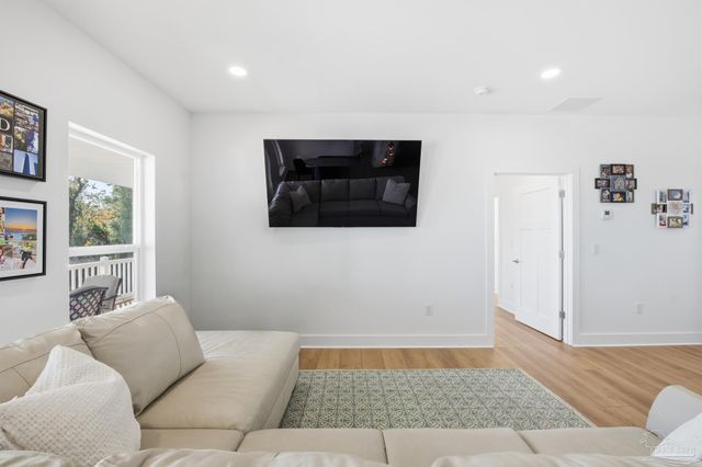 2721 Bay St, Gulf Breeze, FL 32563